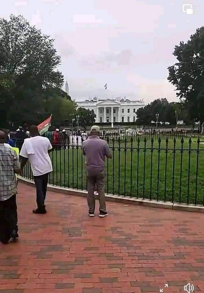 biaframissiontv's tweet photo. BREAKING!!! IPOB Storms U.S. Whitehouse, Demands Nnamdi Kanu's Release (Photos)
#FreeMaziNnamdiKanu
#EndNigeriaNow https://t.co/KygWMbBHbF