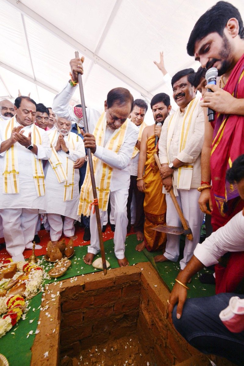 BRSparty's tweet photo. ఢిల్లీలో నూతన టీఆర్ఎస్ భవనం తెలంగాణ ఆత్మ గౌరవ, అస్తిత్వ చిహ్నం - టీఆర్ఎస్ పార్టీ వర్కింగ్ ప్రెసిడెంట్ శ్రీ @KTRTRS.

https://t.co/mNwKb6oKlx

#TRSinDelhi https://t.co/aClUNXKOjo