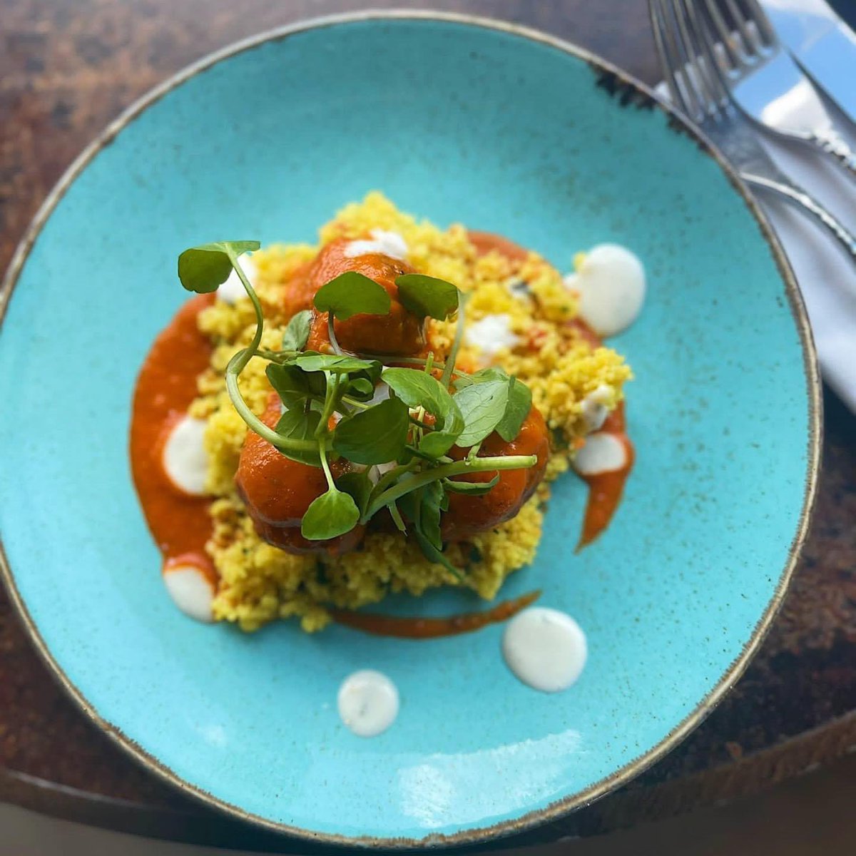 Special starter of Middle Eastern inspired Lamb meatballs, turmeric cous cous, harissa and red pepper sauce and a lemon and mint yogurt🙌🏼 .
.
.
.
#food #foodies #norwich #norwichfood #norwichfoodies #rooftopgardensnorwich #rooftop #rooftopbar