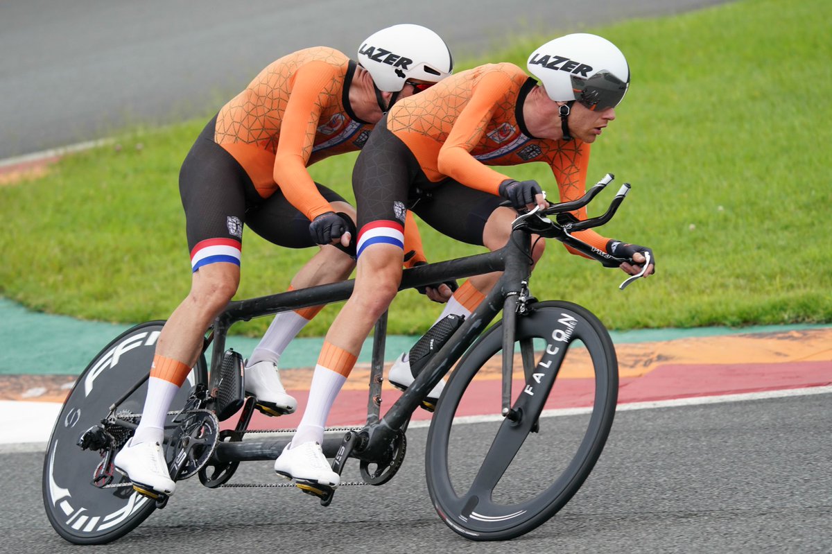 TeamVIT's tweet photo. 🚴🏻‍♂🚴🏻‍♂ Morgen gaan we weer! #Paralympics #Tokyo2020. Voor ons begint de wegwedstrijd (118,8 km) om:
 
🇯🇵 13.18 uur
🇳🇱 06.18 uur
 
Wil jij onze wedstrijd zien? Check dan https://t.co/vhNSr1b5gt voor een van de livestreams. 💪🏻💪🏻

📸 @fotoMathilde https://t.co/SyDXQ8BuSs