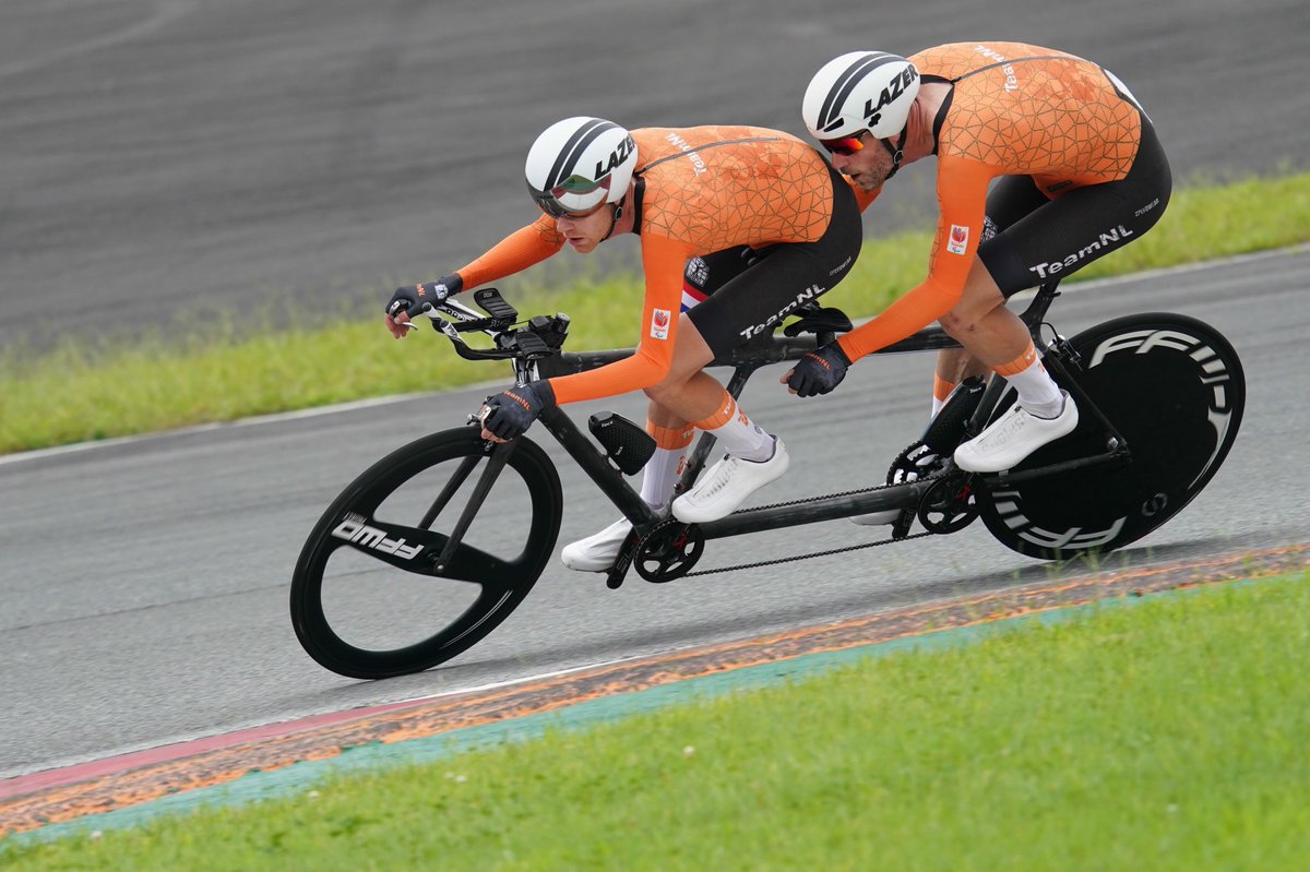 TeamVIT's tweet photo. 🚴🏻‍♂🚴🏻‍♂ Morgen gaan we weer! #Paralympics #Tokyo2020. Voor ons begint de wegwedstrijd (118,8 km) om:
 
🇯🇵 13.18 uur
🇳🇱 06.18 uur
 
Wil jij onze wedstrijd zien? Check dan https://t.co/vhNSr1b5gt voor een van de livestreams. 💪🏻💪🏻

📸 @fotoMathilde https://t.co/SyDXQ8BuSs