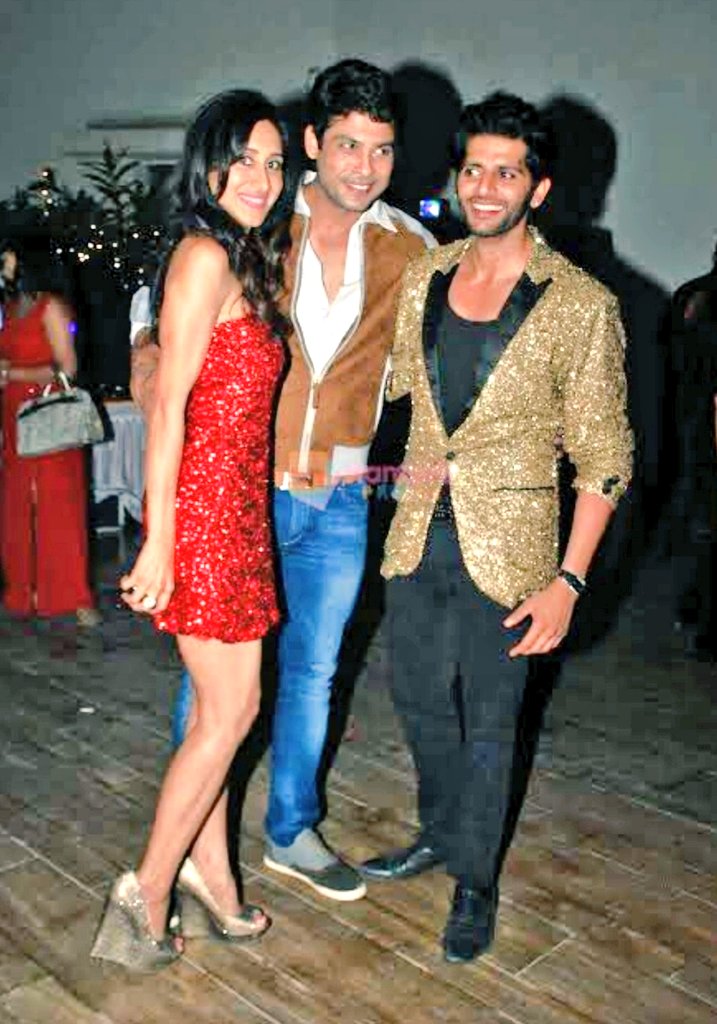 KVBohra's tweet image. Sending prayers to his family.. may God give them strength to bear this loss...
#SidhartShukla take care of yourself in heaven #omnamoshivaya ❤
During Good times👇