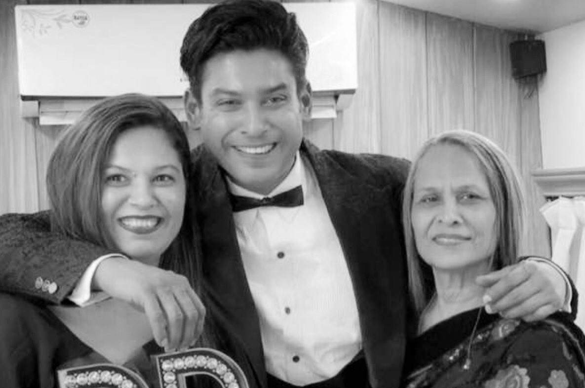 DubaiSidhearts's tweet photo. #SidharthShukla how can you left all of us like this gem..! Yaar kuch samajh nahi aa raha. This is not done bhai!💔💔😭😭 https://t.co/ekLM8yXFez
