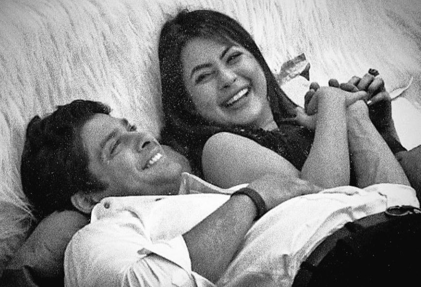 DubaiSidhearts's tweet photo. #SidharthShukla how can you left all of us like this gem..! Yaar kuch samajh nahi aa raha. This is not done bhai!💔💔😭😭 https://t.co/ekLM8yXFez