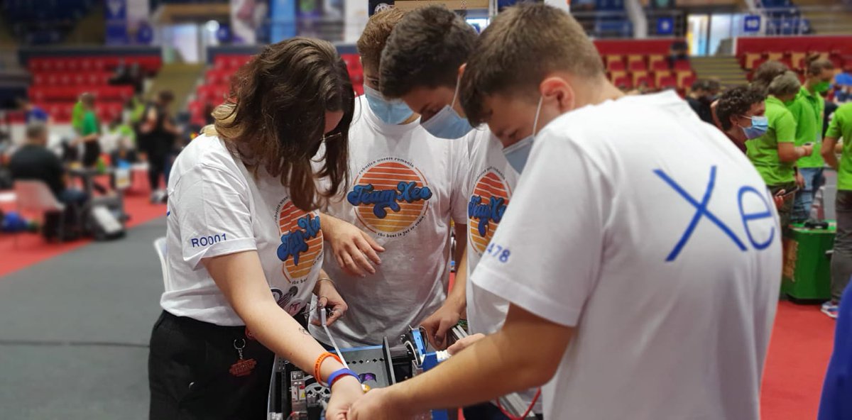 FTC_14278's tweet photo. After a long season, we participated in the FTC National Championship in Bucharest, and managed to win the first place of Collins Aerospace Innovate Award🥳 

We have to thank NatiePrinEducatie, First and all volunteers for this unforgettable experience🤗

#roboticauneşteromania https://t.co/WSdz4qgvrD