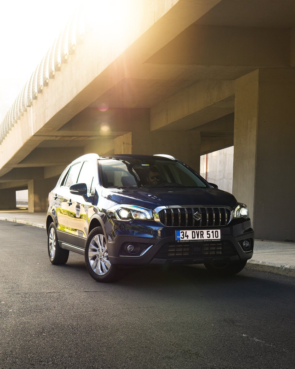 Suzuki_TR's tweet photo. Suzuki Akıllı Hibrit Teknolojisiyle desteklenen Boosterjet turbo motoru ve güvenlik özellikleriyle tüm yolculuklarda daha verimli daha güvenli. ✨
#Suzuki #SX4SCross #İyiKiSuzuki https://t.co/W9ZQSQP6UO