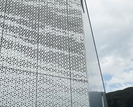 coilaloxide's tweet photo. Migros Shopping Mall Porta Samedan, Switzerland. 

The exterior of this Shopping Mall has been cladded with our X-Wall product.

#coilprojects #anodised #aluminium #coilaloxide #architecture #Switzerland #Worldwide #photography #migros #architecturaldesign https://t.co/B3sW5STJk0