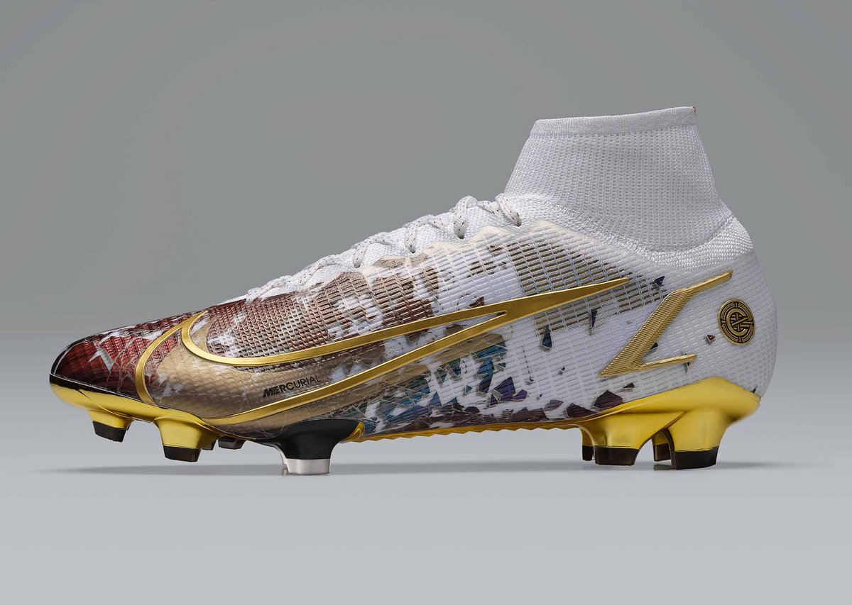 lnstantFoot's tweet photo. Nike a dévoilé une édition spéciale "Mercurial Superfly"pour célébrer le record de Cristiano Ronaldo.

La CR110 sera remise à 110 jeunes joueurs prometteurs dans les principaux pays où Cristiano Ronaldo a joué. ⭐️ https://t.co/DmTmkAKobq