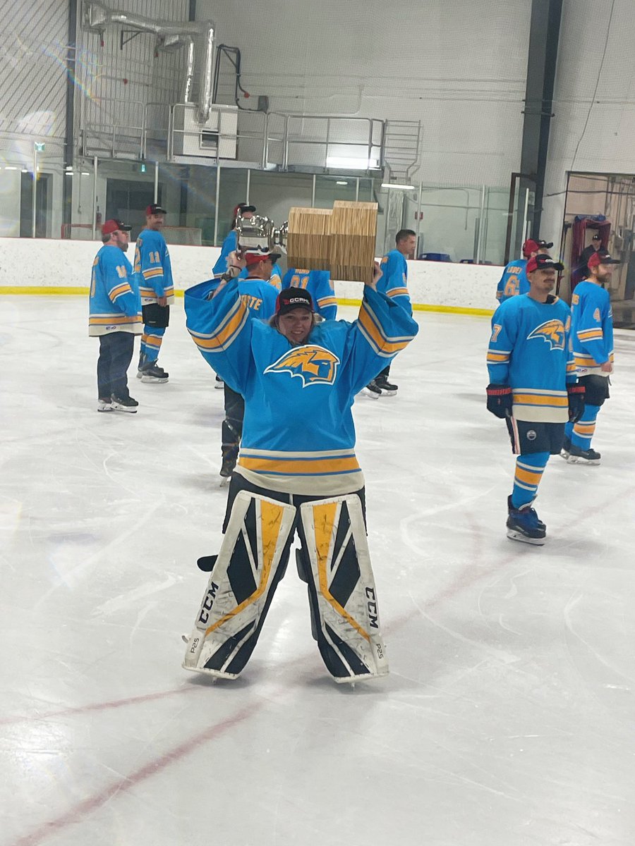 KaylaSemz's tweet photo. We did it! Summer champs! Way to go guys! Couldn’t ask for a better group of guys to play with. 9 days till our winter season kicks off! #ccrhl #beerleague #hockeyislife #myhappyplace #titansrule #yeg https://t.co/xFteLq1QRa