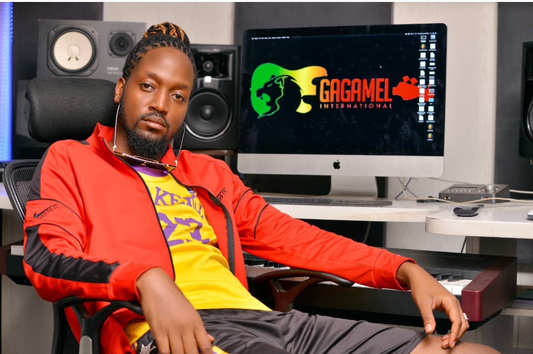 AllanHendrik256's tweet photo. Who jah bless no man curse 
It's #blessigs new reggae conscious music ft @MrStyles_Ug everyone would love to enjoy 
Follow the link and watch the video
https://t.co/xs8A4eH59P https://t.co/jcnxyH3FLH