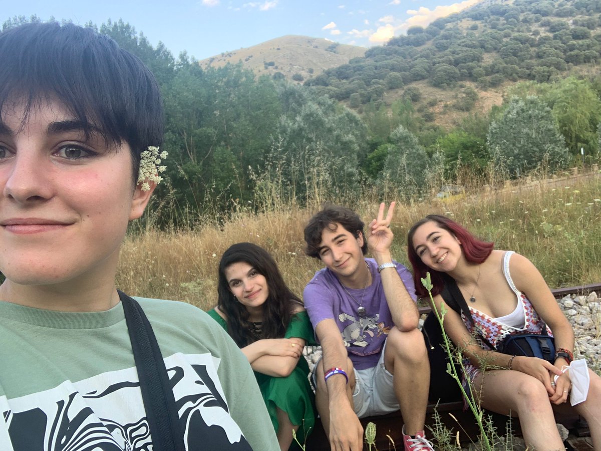 CenaidaLargo's tweet photo. De vuelta en tierras castellanas con @Lucilu252552, @enerydraws y más pájarillos https://t.co/H2bZflvCRr
