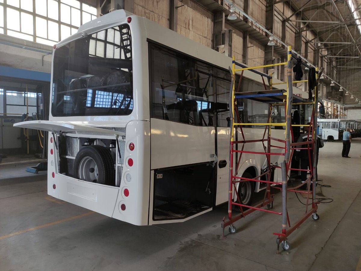 SIMAZ43484335's tweet photo. Дорабатываем последние штрихи перед поездкой.
4сент. 30 местный автобус #SIMAZ на диз. топливе поедет в #Москву на выставку #Comtrans2021. Выставятся будем в «#КрокусЭкспо» павильоне 3, зал 13 на площадке #ISUZU. Желающим вышлем ПРОМОКОД для бесплатного посещения.
#ДелаемАвтобусы https://t.co/o1ViXN031w
