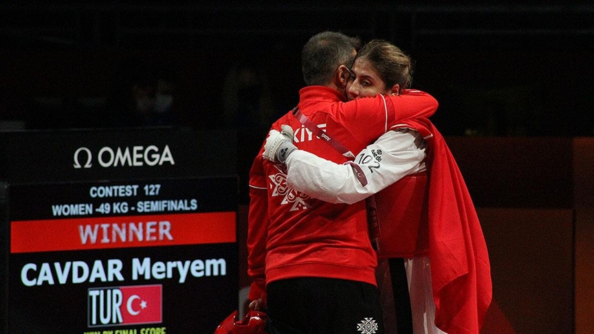 🇹🇷🥈#Tokyo2020 Paralimpik Oyunları tekvando kadınlar K44 sınıfı 49 kiloda milli sporcu Meryem Çavdar, gümüş madalya kazandı.