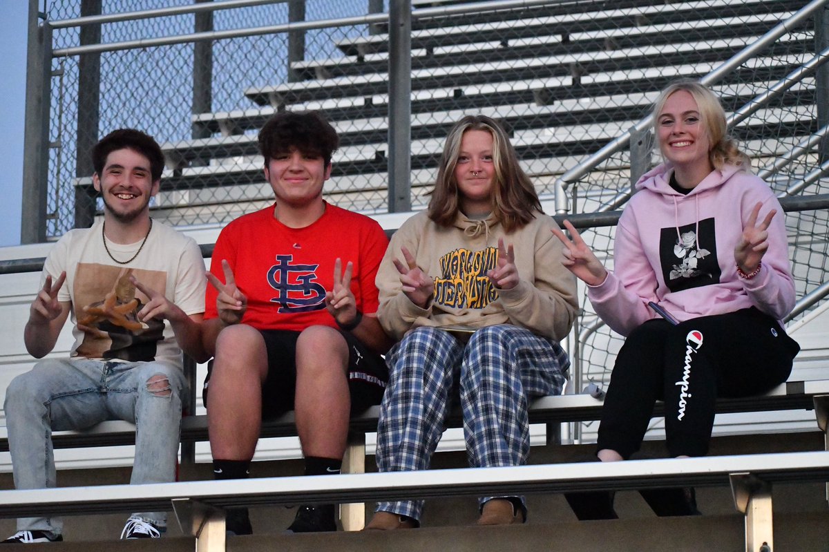 GhsReflector's tweet photo. Class of ‘22 Senior Sunrise! Have a great year, Streaks! @Galesburg_HS https://t.co/a9ESDImc5n