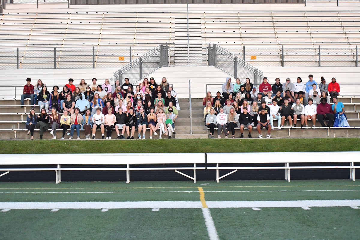 GhsReflector's tweet photo. Class of ‘22 Senior Sunrise! Have a great year, Streaks! @Galesburg_HS https://t.co/a9ESDImc5n