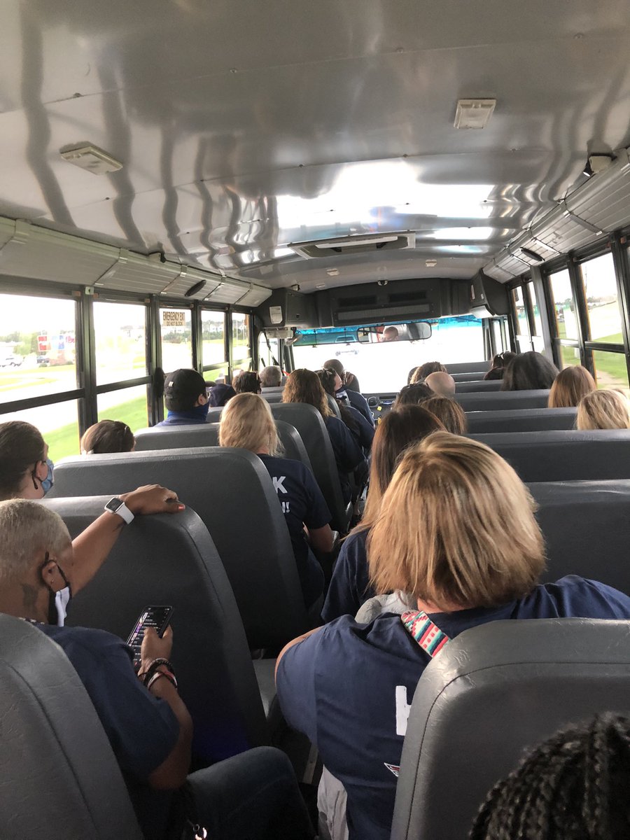 roe_que's tweet photo. Staff Lunch
Convocation Time
2021-2022
Soaring to the Challenge!!
Hawk Yeah!! #@CfcmsHawks
#BuildtheBestSPS https://t.co/T38a2DF4dd