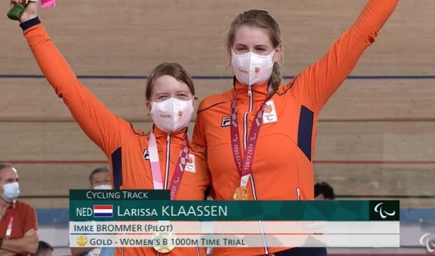 Huldiging Larissa en Imke op Texel -  texelsecourant.nl/nieuws/algemee…