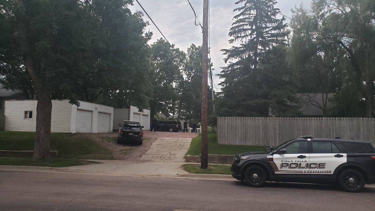 TeaStormChaser's tweet photo. Units were called to 10th and Menlo Ave for a reported attempted kidnapping. The victim was able to get a plate and units are now at 22nd and Phillips and have 2 people detained at this point. Units will be investigating. https://t.co/of37HTAOEQ