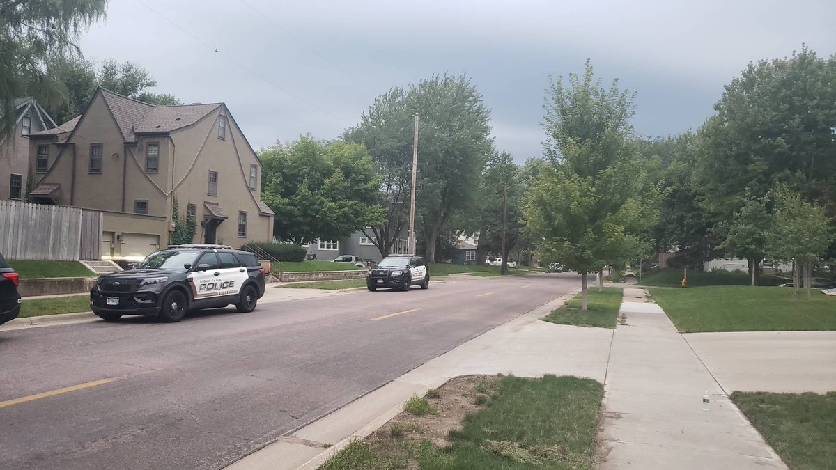 TeaStormChaser's tweet photo. Units were called to 10th and Menlo Ave for a reported attempted kidnapping. The victim was able to get a plate and units are now at 22nd and Phillips and have 2 people detained at this point. Units will be investigating. https://t.co/of37HTAOEQ