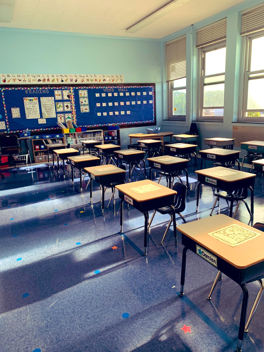 Maria_Nulty's tweet photo. Welcome to Kindergarten! The owl class is ready for a great year! @jmcgahan31 🦉⚓️🔠🔢 https://t.co/03xaWYdeIl