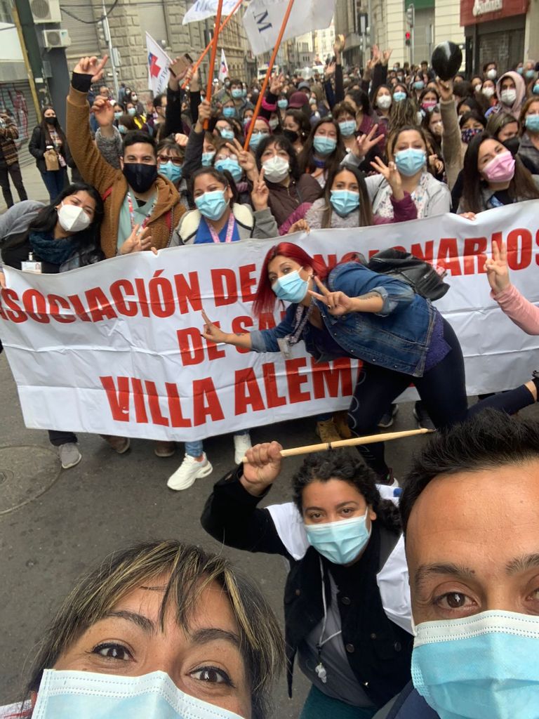 FConfusam's tweet photo. Confusam V Región marchó ayer por Valparaíso y Santiago...ejemplo de Compromiso y Consecuencia!! https://t.co/bOfyGFBjEF