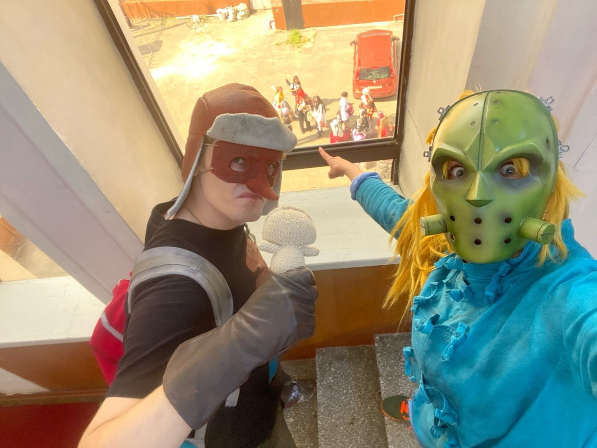 What is it? It's beginning of the #toguchi festival! We came really early and found out there were a lot of cosplayers outside waiting for their turn to in

Fujita Nikaido cosplay 
Dorohedoro
#dorohedoro #Fujita #Nikaido #cosplay #dorohedorocosplay #fujitacosplay #nikaidocosplay