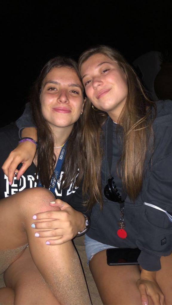 Ayer Martita me mandó esta foto y me hizo mucha ilusión. La echo mucho de menisss🖤