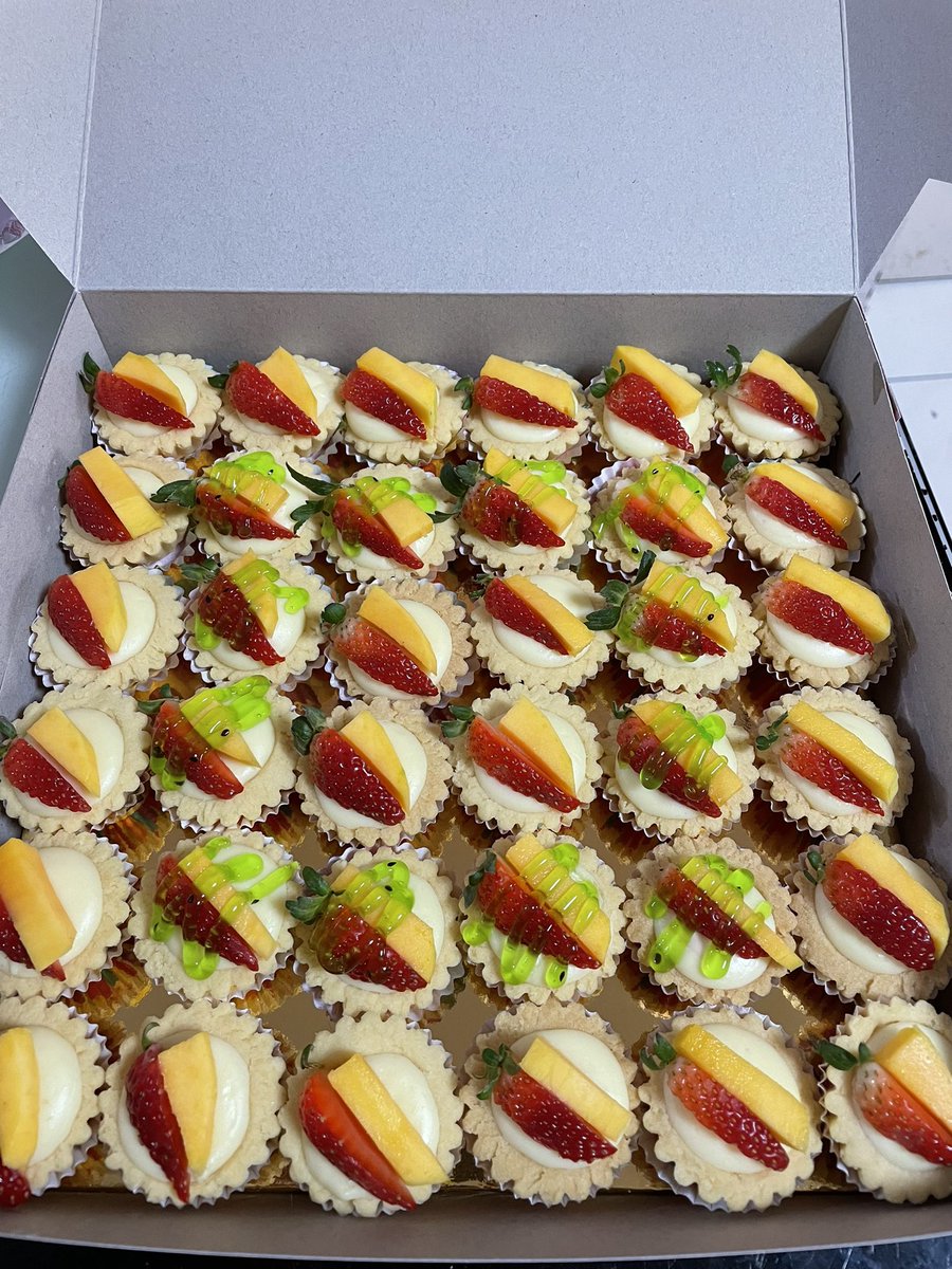 Bebelleyy's tweet photo. 1 retweet that costs RM0 will help my small business 🥺 Pwish RT. I want everyone to see this tweet

Saya jual tauhu begedil, brownies, cheesekut, buttercake &amp; cheesetart. Saya based dekat cheras KL, 

to order please whatsapp https://t.co/tmPx034sVX https://t.co/00h4n2btTn