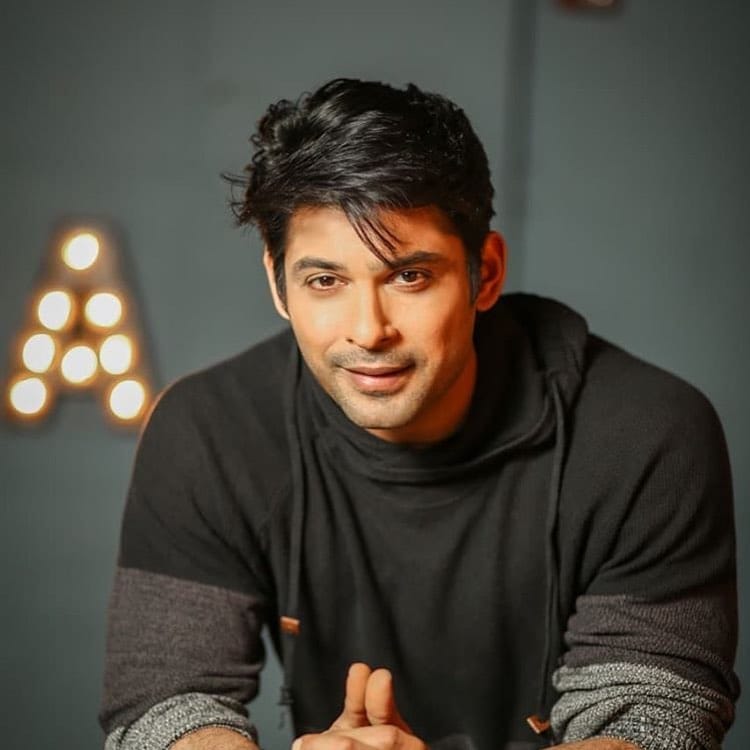 Salim5035084455's tweet image. अभिनेता सिद्धार्थ शुक्ला का हार्ट अटैक से निधन,
40 साल की उम्र में सिद्धार्थ शुक्ला का निधन,
बिग बॉस के विजेता रह चुके थे सिद्धार्थ शुक्ला
#Siddharth_Shukla