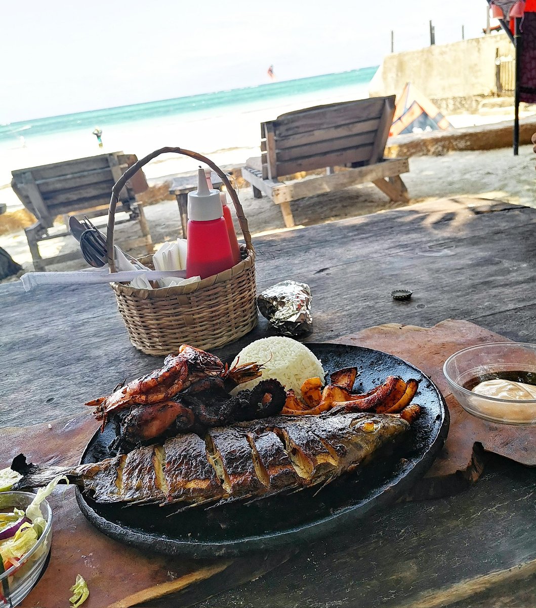 FishTamtam's tweet photo. Nyinyi hulipia ambience ama location doesn't matter? 😅

#fishmongerlife https://t.co/gh5rLhqjxi