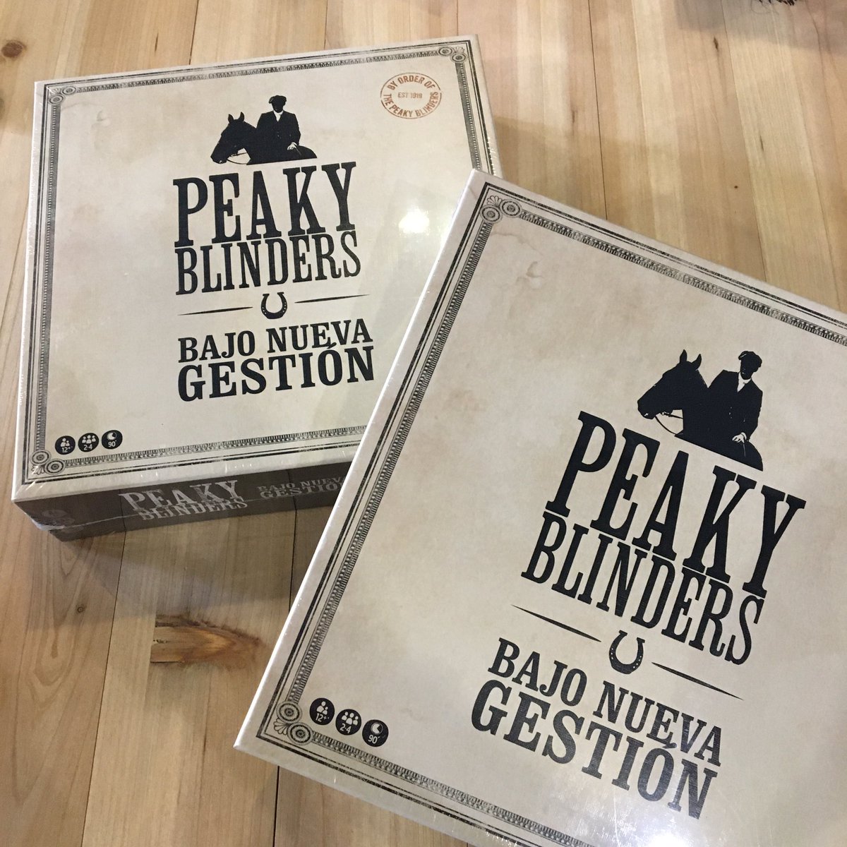banana_comics's tweet photo. Y sin mucho tiempo para celebrar con sus chicharrones y su cervecita, ya tenemos la grapa de @PaniniComicsEsp y cositas molonas recién desembaladas!
#bananacomicstriana 
#elbarbasylalunares
#dune
#peakyblinders
#dragonball https://t.co/K7QTSXSAeG