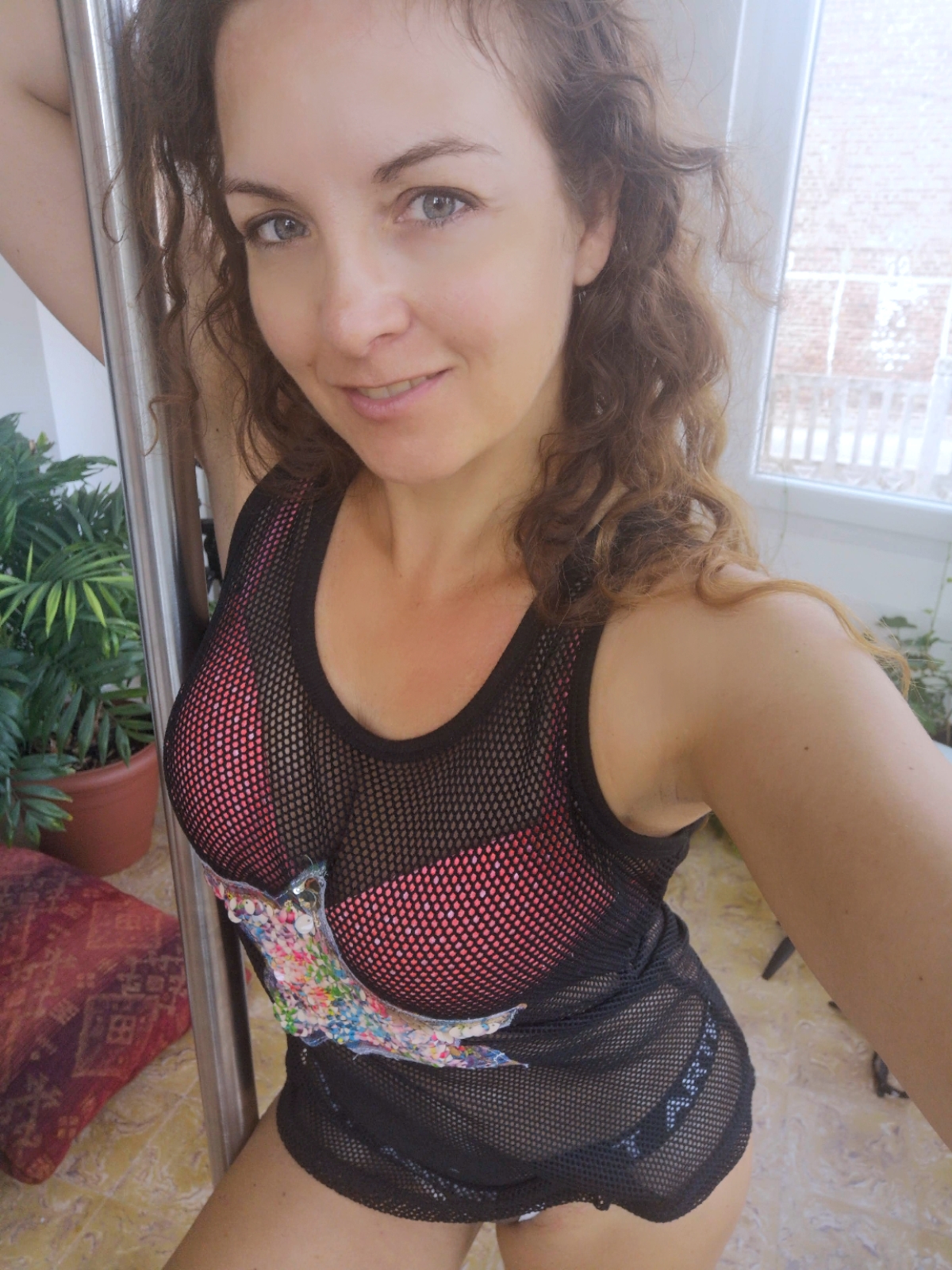 TW Pornstars - Oksana. Twitter. Vous aimez cette tenue ? 😁. 8:12 AM - 2  Sep 2021