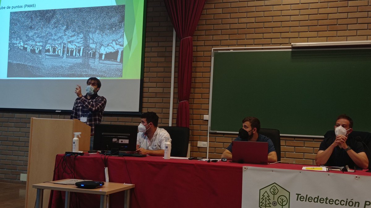 forestalesponfe's tweet photo. 📢 Pablo Rodríguez, profesor del #masterdegeoinformatica de @EIAF_ULE de @unileon es el keynote speaker de #laser movil #slam en el Workshop de #teledeteccion terrestre para aplicaciones #forestales 🌳🌳🌲🌲de @CampusTerraUSC
#geomatica
#soyforestal https://t.co/Ugr3fgkFiZ