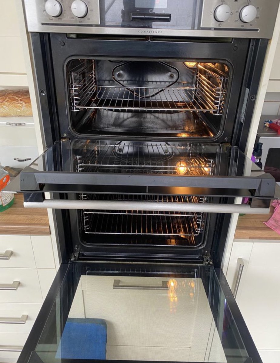 You may look at these ovens and think, no way is that the same oven. Well I wouldn’t blame you either, honestly I wouldn’t! But these are the 100% the same oven and after 2.5 hours of solid work we absolutely transformed it back to a showroom finish! eagleeyeovencleaning.co.uk