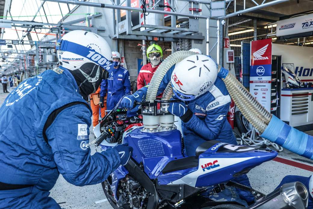The #FIM is pleased to open its call for expressions of interest (tenders) in order to identify a single supplier of FIM Homologated fuel quick-fill system for the <a href="/FIM_EWC/">FIM EWC</a> from 2022 (transitional year) to 2031.

Read more 👉🏼 fim-moto.com/en/news/news-d…

#FIMEWC #FIMEndurance