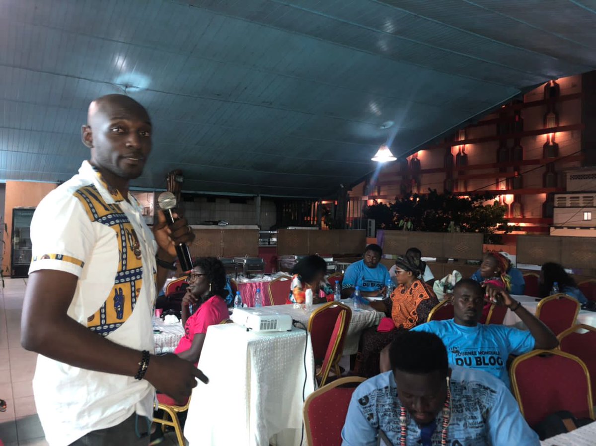 Frankywilly's tweet photo. sympathisants et aspirants blogueurs.
A cette occasion, j'ai eu le plaisir d'entretenir les participants de Douala sur les pièges de l'hameçonnage et du harponnage. Les blogueurs étant des personnes qui manipulent
2/4
#DrinkAndTalkAbc #BlogDay237 #BlogDay2021 https://t.co/JpSyiuvbze