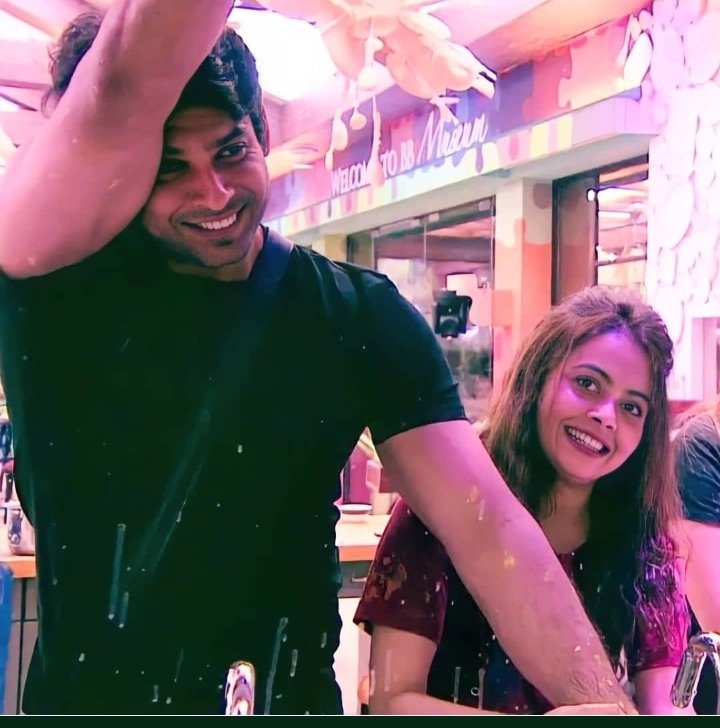 NDevoleena's tweet image. Avi tak believe hi nahi ho raha hain...bohot time lagaga a manna main..

#ShiddharthShukla #RestInPeace #DevoleenaBhattacharjee #Sidleena #Shocking #HeartAttack #heartbreaking #RIP