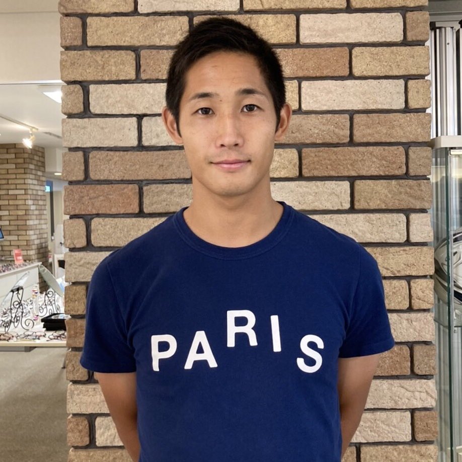 atcon_sapporo's tweet photo. 先日、2度目のご来店😊
ありがとうございます！
撮影したスタッフによると、スマホの電源が急に落ちてあたふたした時に、笑顔で見守っていてくださったようで…
「絶対いい人だ」という評判です。
チーム内ではいじられ役ですかね？🤪

#青木亮太 選手
#consadole 
#アットコンタクト https://t.co/nQ7QemAJcN