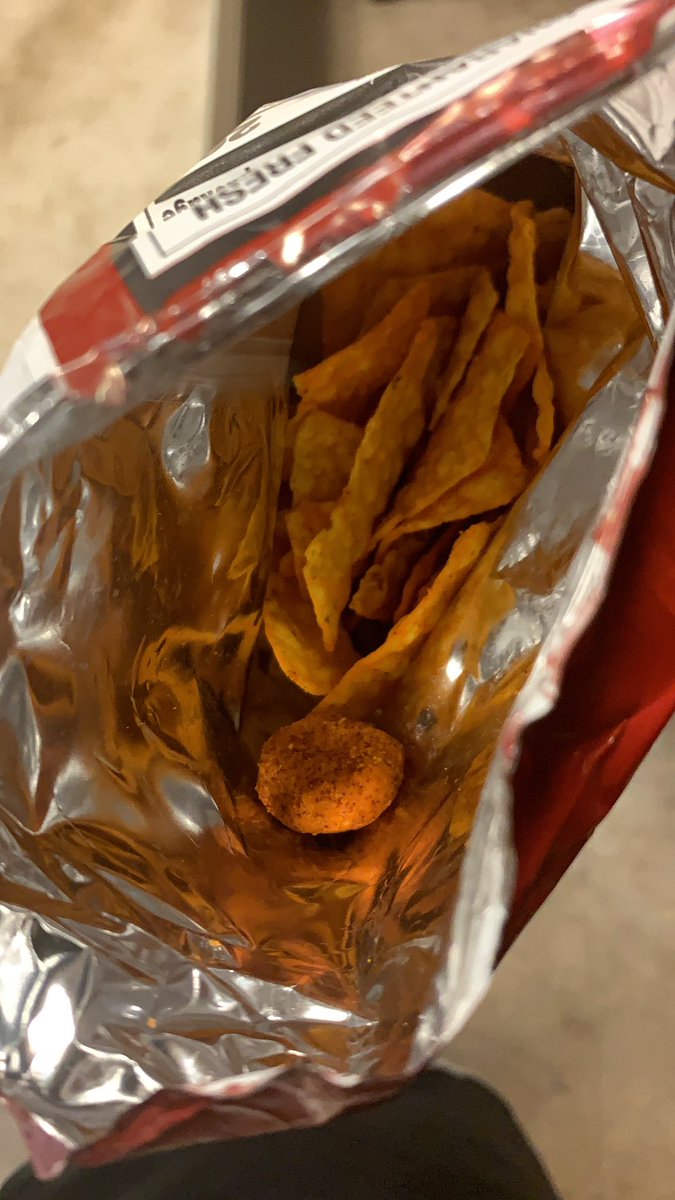 RJVisuals_'s tweet photo. @Doritos what is this in my bag of Doritos 🤔? A super dorito ? I need a 💰if you want it 🤣 https://t.co/CuC7LkoY6s