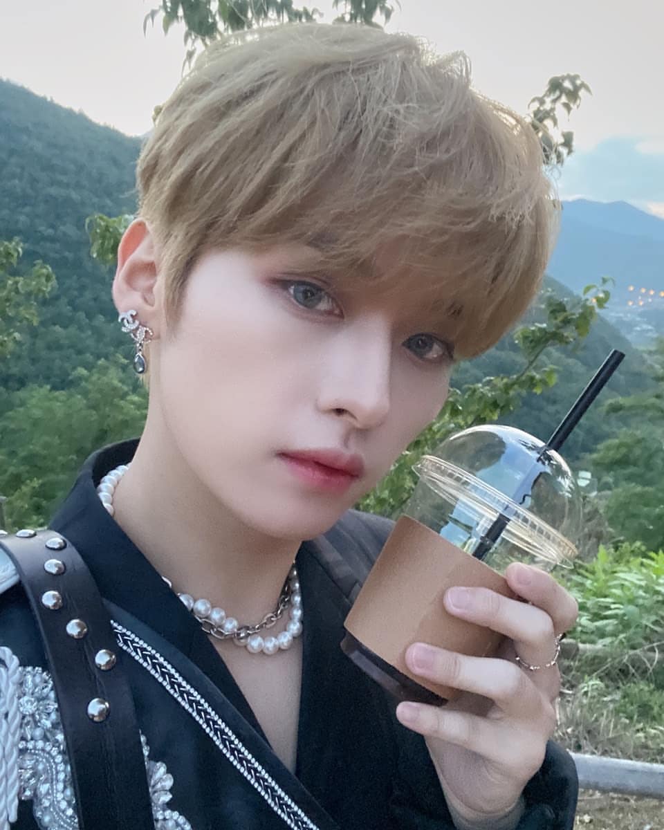 StrayKidsGlobal's tweet photo. [210902 IG UPDATE] 2/3

Trans:
"M/V🎬 Goblin and stag beetle👍
#LeeKnowIsCute #Nature #IsNice!"

🔗: https://t.co/f31owCIoX7

@Stray_Kids #StrayKids #스트레이키즈 #スキズ #NOEASY #소리꾼 #Thunderous https://t.co/9061rMsUWa