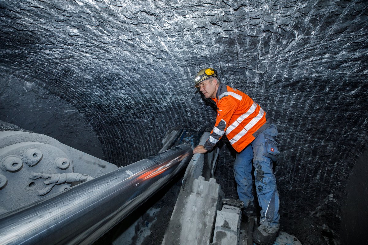 im_mining's tweet photo. Robbins' rectangular tunnel boring machine, the MDM5000, has, to date, completed >1,700 m of advance at rates of up to 52 m/week and 191 m/mth at the Fresnillo silver mine in Mexico | https://t.co/Ot8VXJCXIn @Robbins_Co @FresnilloUK #tunnelboringmachines #MDM5000 #minedevelopment https://t.co/1D7GnjrjEt