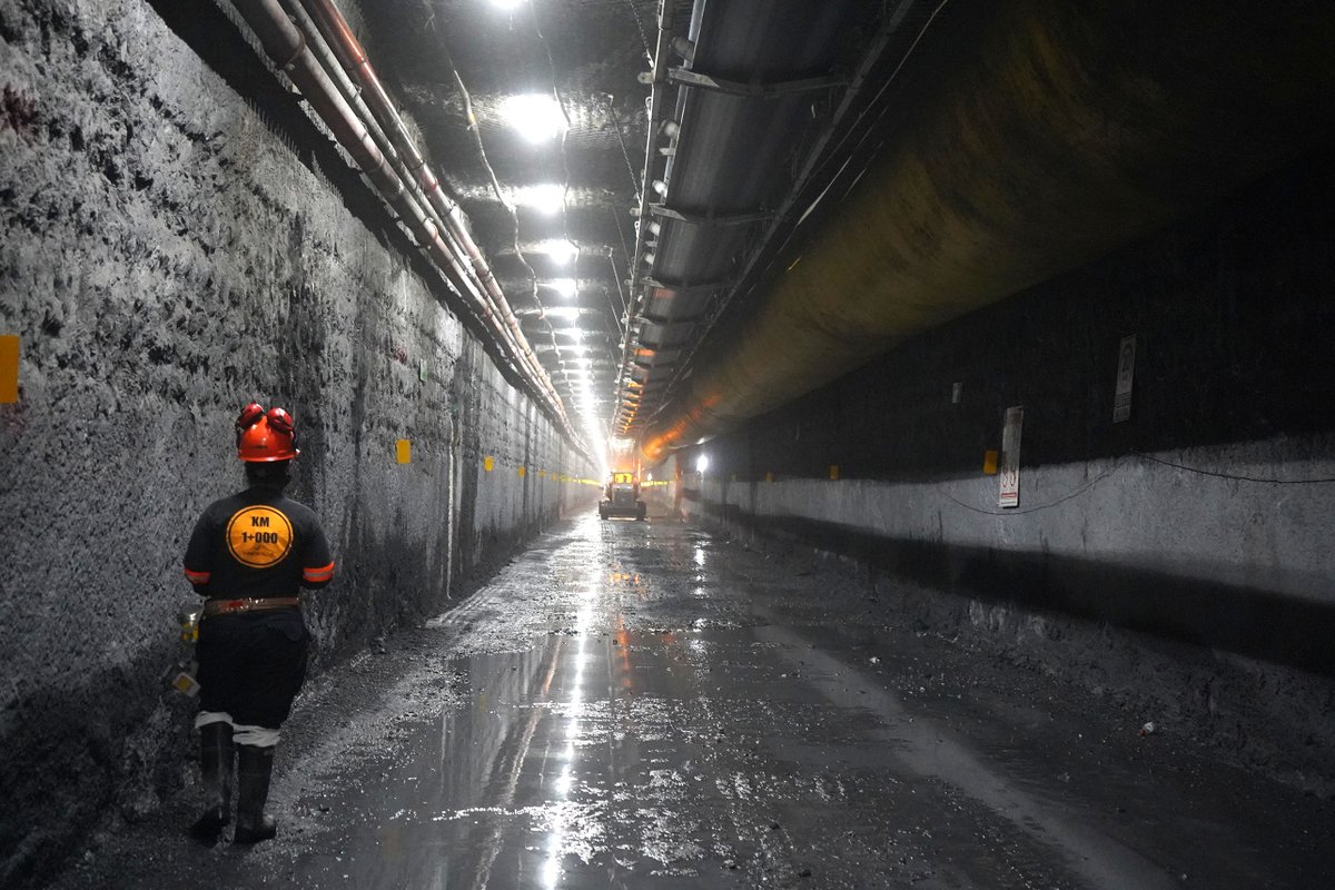im_mining's tweet photo. Robbins' rectangular tunnel boring machine, the MDM5000, has, to date, completed >1,700 m of advance at rates of up to 52 m/week and 191 m/mth at the Fresnillo silver mine in Mexico | https://t.co/Ot8VXJCXIn @Robbins_Co @FresnilloUK #tunnelboringmachines #MDM5000 #minedevelopment https://t.co/1D7GnjrjEt