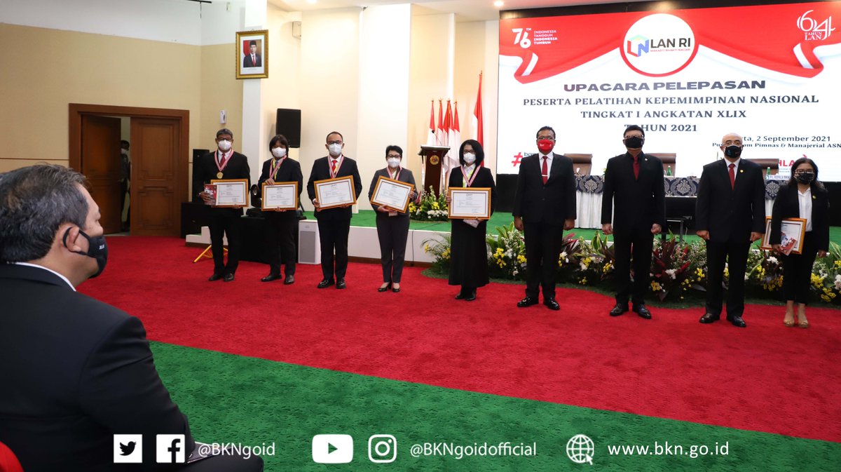 BKNgoid's tweet photo. Suharmen mengusung inovasi dengan judul “Pembangunan dan Pengintegrasian Sistem Informasi Kepegawaian Nasional (Simpegnas) dengan Sistem Informasi Aparatur Sipil Negara (SIASN) untuk Mewujudkan Satu Data ASN di Indonesia”. https://t.co/k8M2xaZQtH