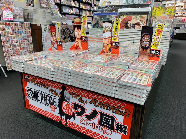 旭屋書店なんばｃｉｔｙ店 ワンピース 100巻発売致しました 特典でポストカードと千社札シールが付きます 作中の 世界経済新聞 を再現した新聞も 入荷しております 是非ご来店くださいませ ワンピース100巻