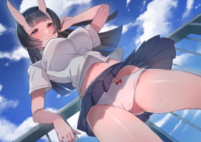 爽やかに吹いた一陣の夏風。
「見えてるんじゃあない。見せてるんだよ」 