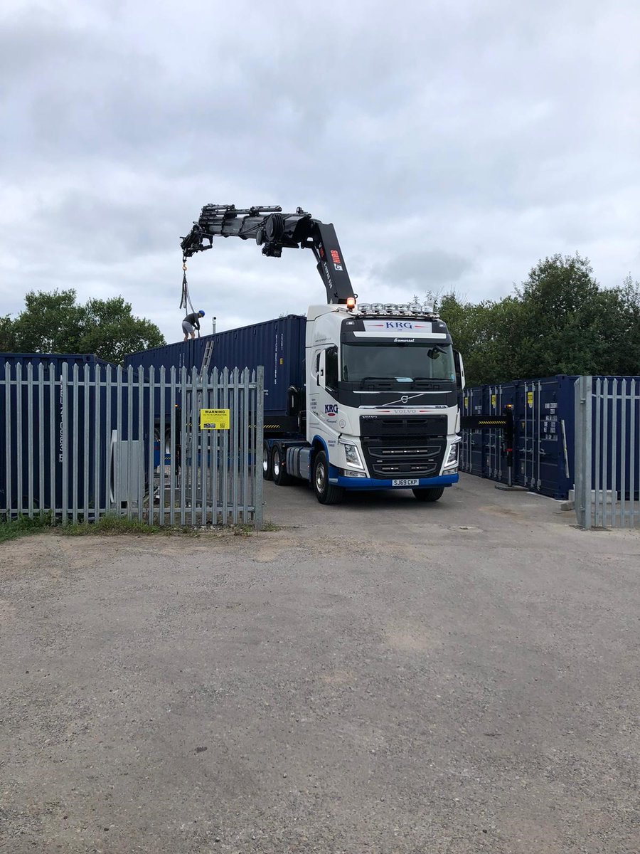 StoresSecure's tweet photo. Wales this morning, offloading two new 20ft containers for our client.
Our client is an A Team fan, and said of his delivery 'I love it when a plan comes together' π
Next stop, Cornwall.
#shippingcontainers #selfstorage #selfstoragefacility #hiabs #wales #cornwall #ATeam https://t.co/hYfkelfm1E