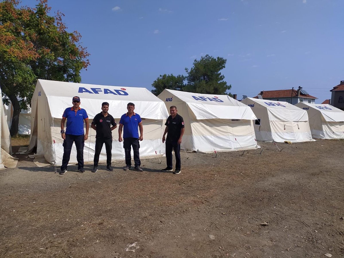 AfadKarabuk's tweet photo. Karabük AFAD Müdürlüğümüzce Şube Müdürü, Mühendis ve arama kurtarma personelimizden oluşan 4 kişilik ekibimiz Kastamonu Bozkurt sel afeti bölgesinde çadır kampların koordinesinde çalışmalarını sürdürmektedirler. https://t.co/AkjgNX2WDT