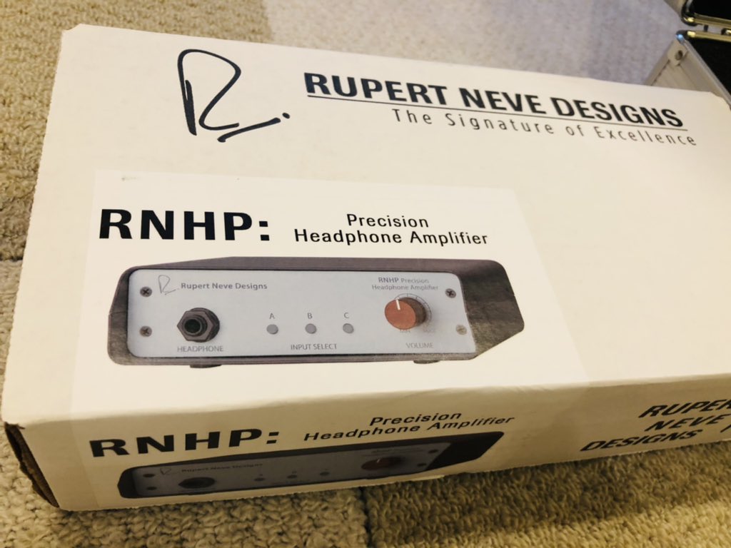 takafumi_iwsk's tweet photo. マイクとヘッドフォンアンプ届いた~!😁
初めましてのマイク #Brauner の #PHANTHERA
2度目増しての #RNHP
今更ながらP16-MのヘッドフォンアウトがしっくりこないのでP16-MのラインアウトからRNHPに入力!チェックしたらなかなか良さげww
マイクはこれから仮歌作業するから早速録ってみる!👍
#MNG https://t.co/tu25YJDrau