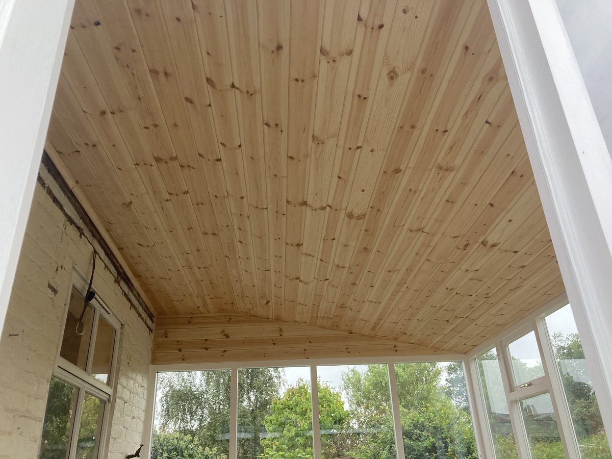 SMCwindows's tweet photo. Before and after  #wood #hardwood #conservatory #woodisbest #leominster #slateroof #heritagework https://t.co/p3nbG3lHs3