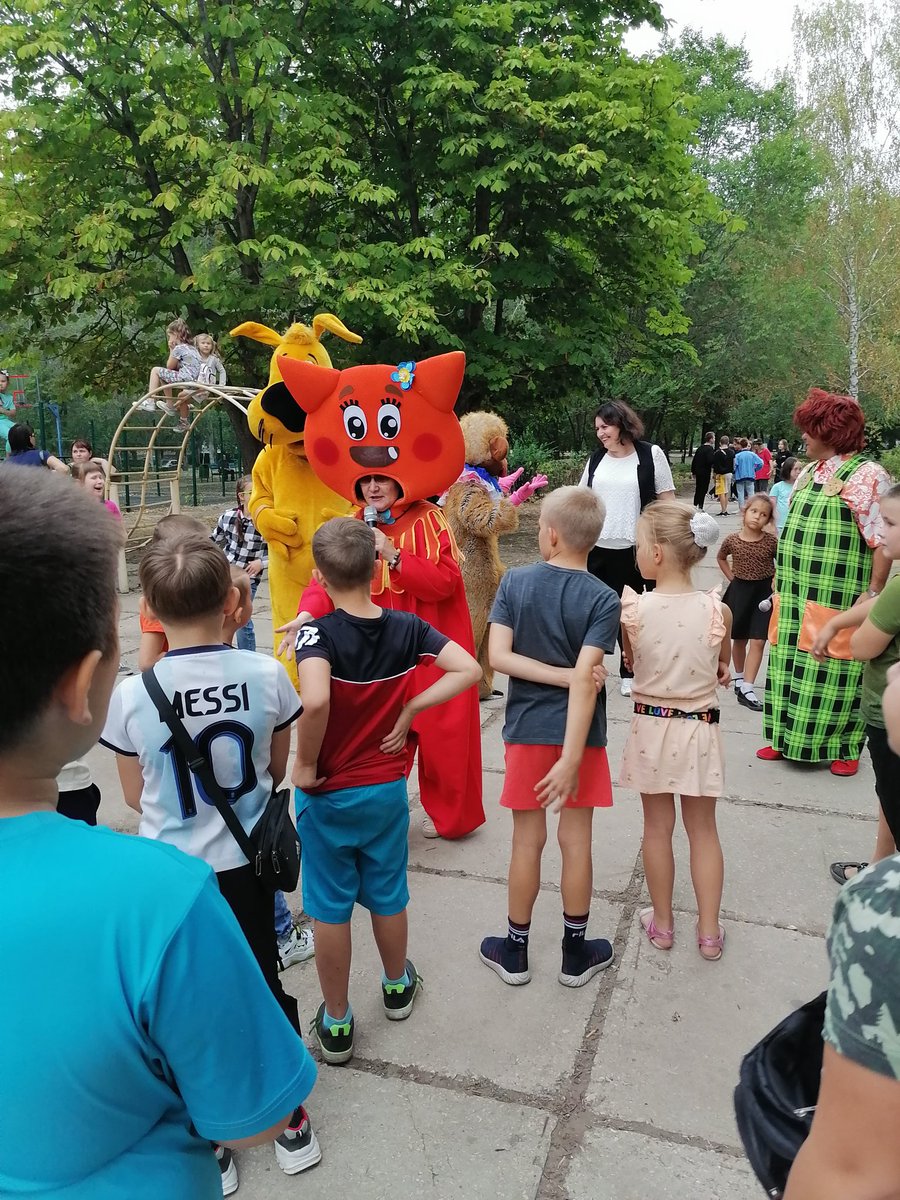 1 сентября в 9м квартале в сквере семейного отдыха прошёл прекрасный праздник для детей посвящённый Дню Знаний.